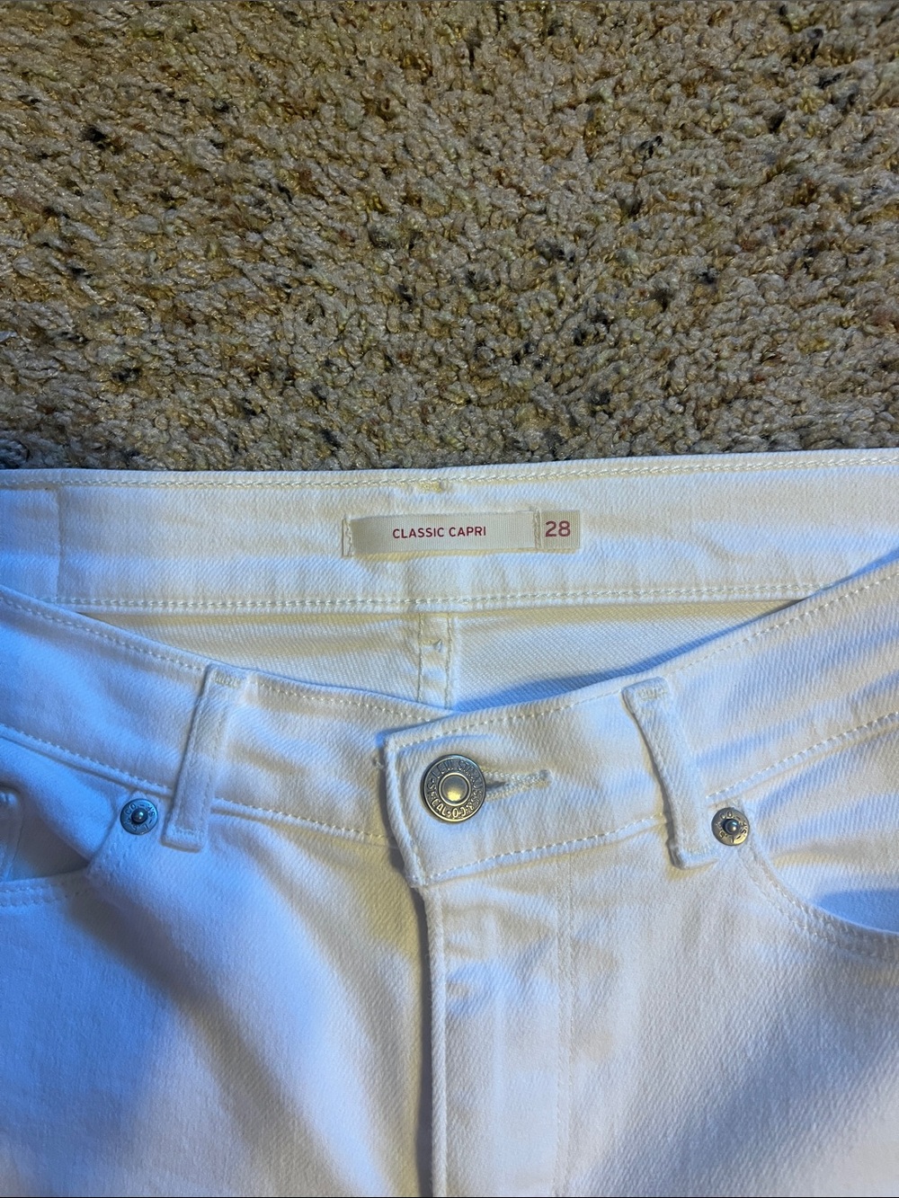 Levi's White Cropped Capri Jeans - Picture 2 of 8